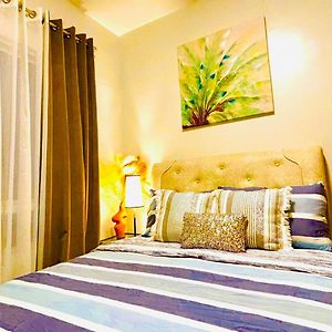 One-Bedroom Apartment Balcony Mountain View